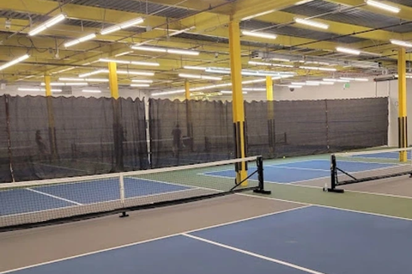 Pickleball-Barrier-Divider-Containment-Netting